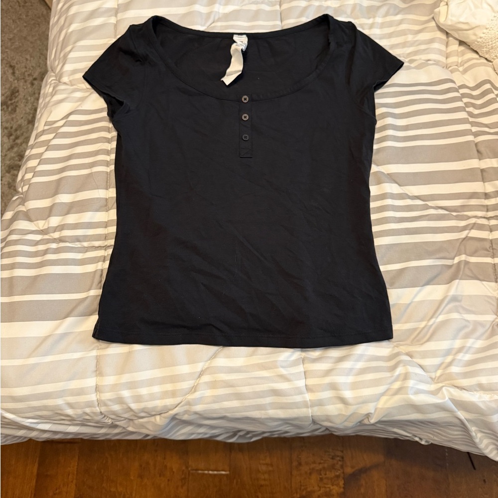 Lululemon Athletica Black Fitted Cap Sleeve T-Shirt